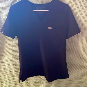 Figs scrub top in ‘black’.